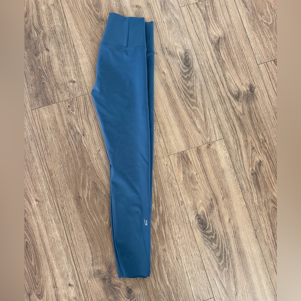 Vuori space blue leggings